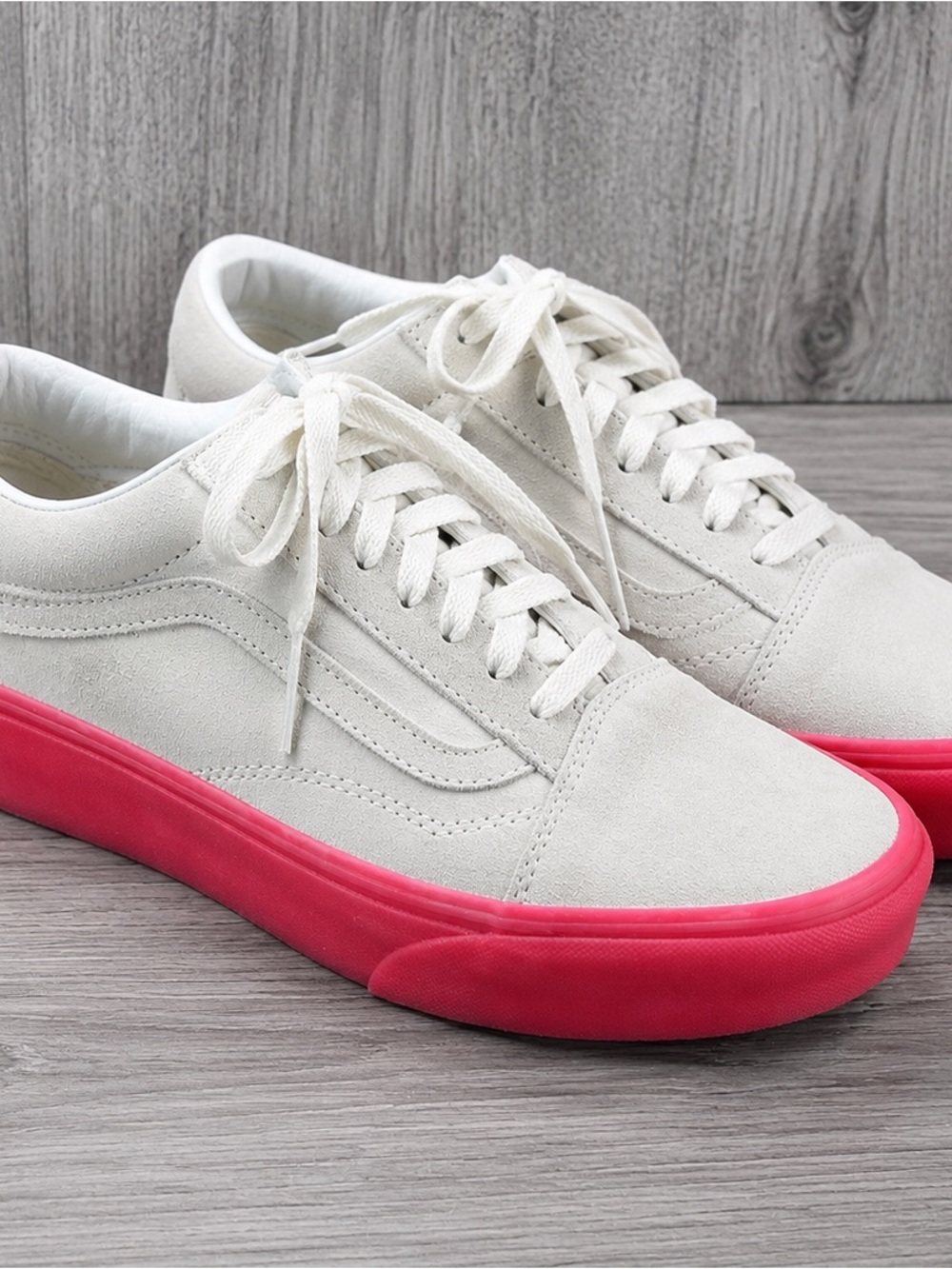Vans Stackform Women’s Size 10 Ivory Suede Sneakers with Bright Pink Sole